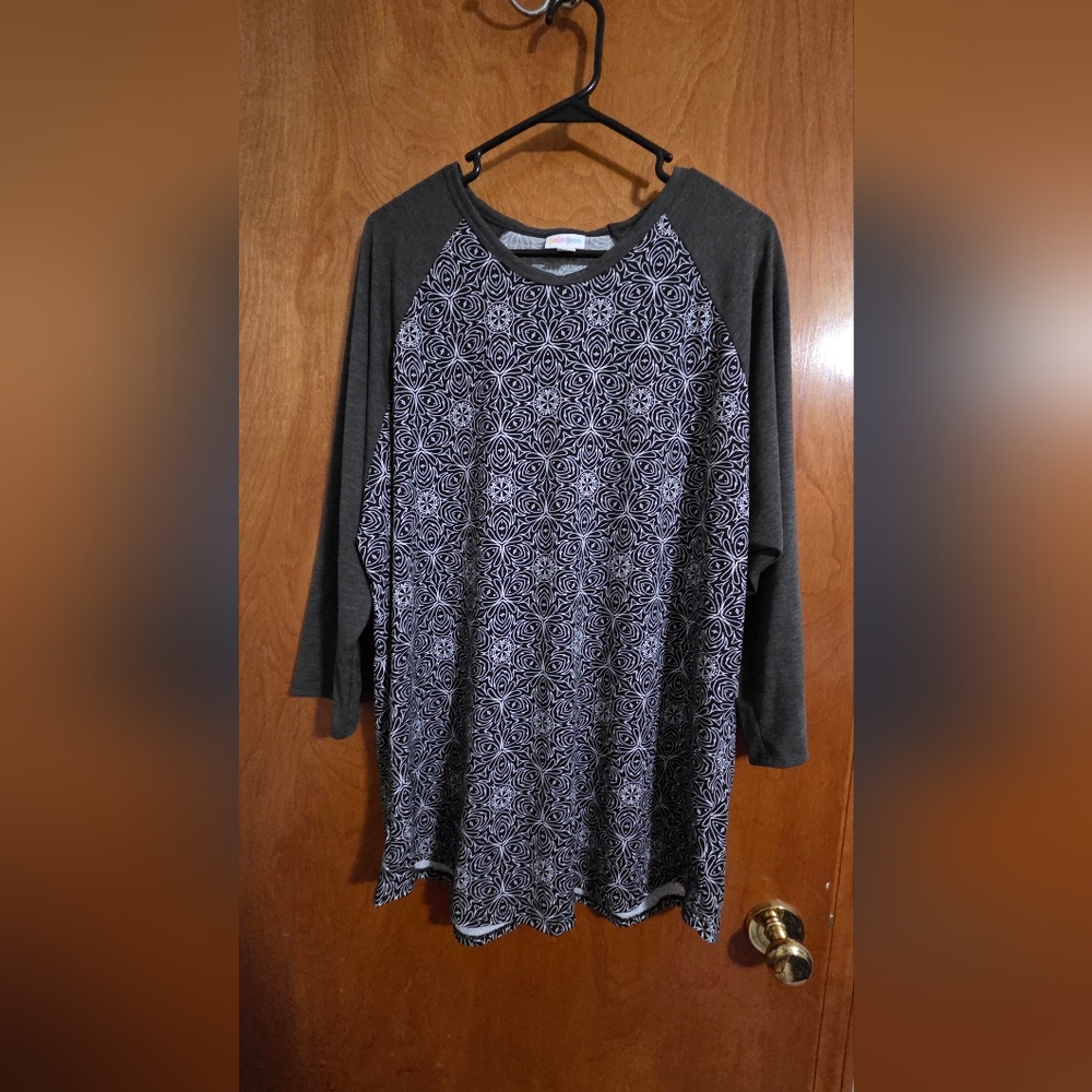 LuLaRoe Black and Gray Raglan Sleeve Top